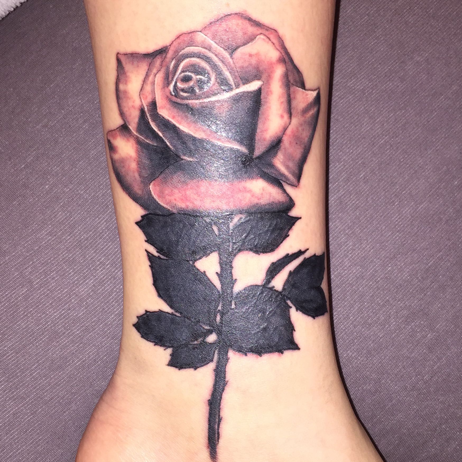 Extrem schmerzen 2 Tage nach Tattoo stechen? (Gesundheit und Medizin