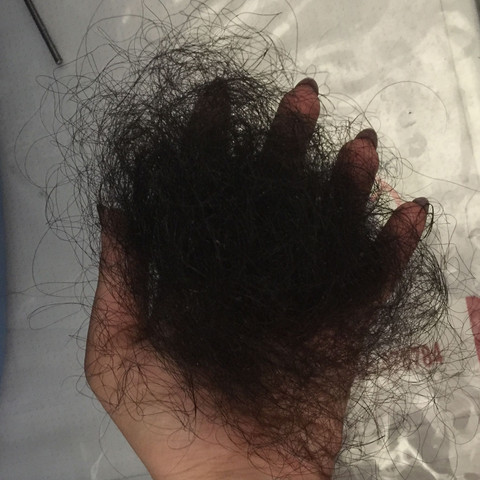 Haarbüschel nach EINMAL durchkämmen - (Haarausfall, 15 Jahre alt, sehr stark)