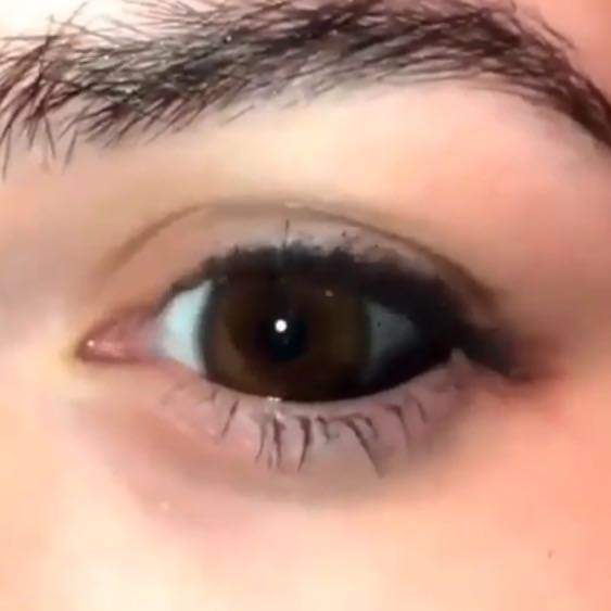 Eyeliner im Auge = schwarzes Auge? (Augen, schädlich)