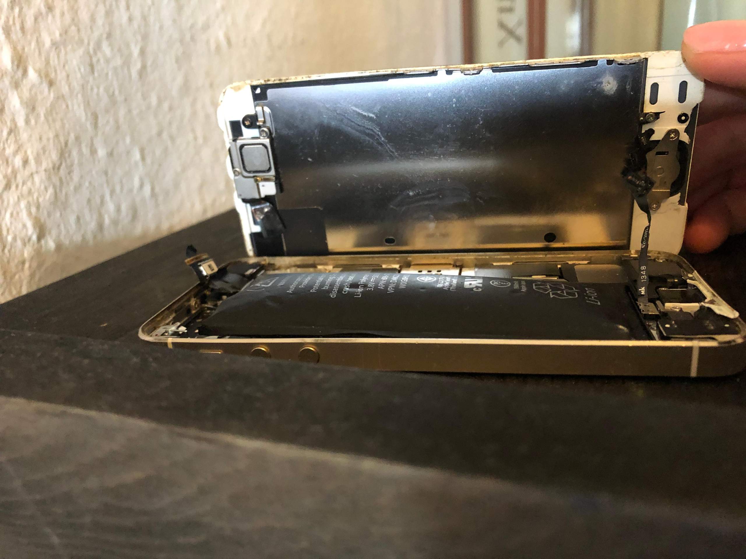 Fachgerechte (Handy, Akku, aufgebläht)