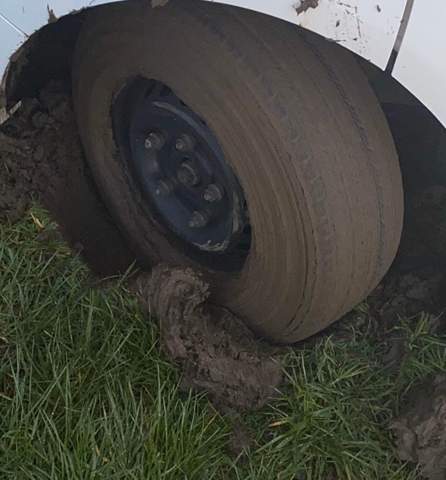 Fahrerflucht Oder Nicht Wiese Festgefahren Auto Auto Und Motorrad