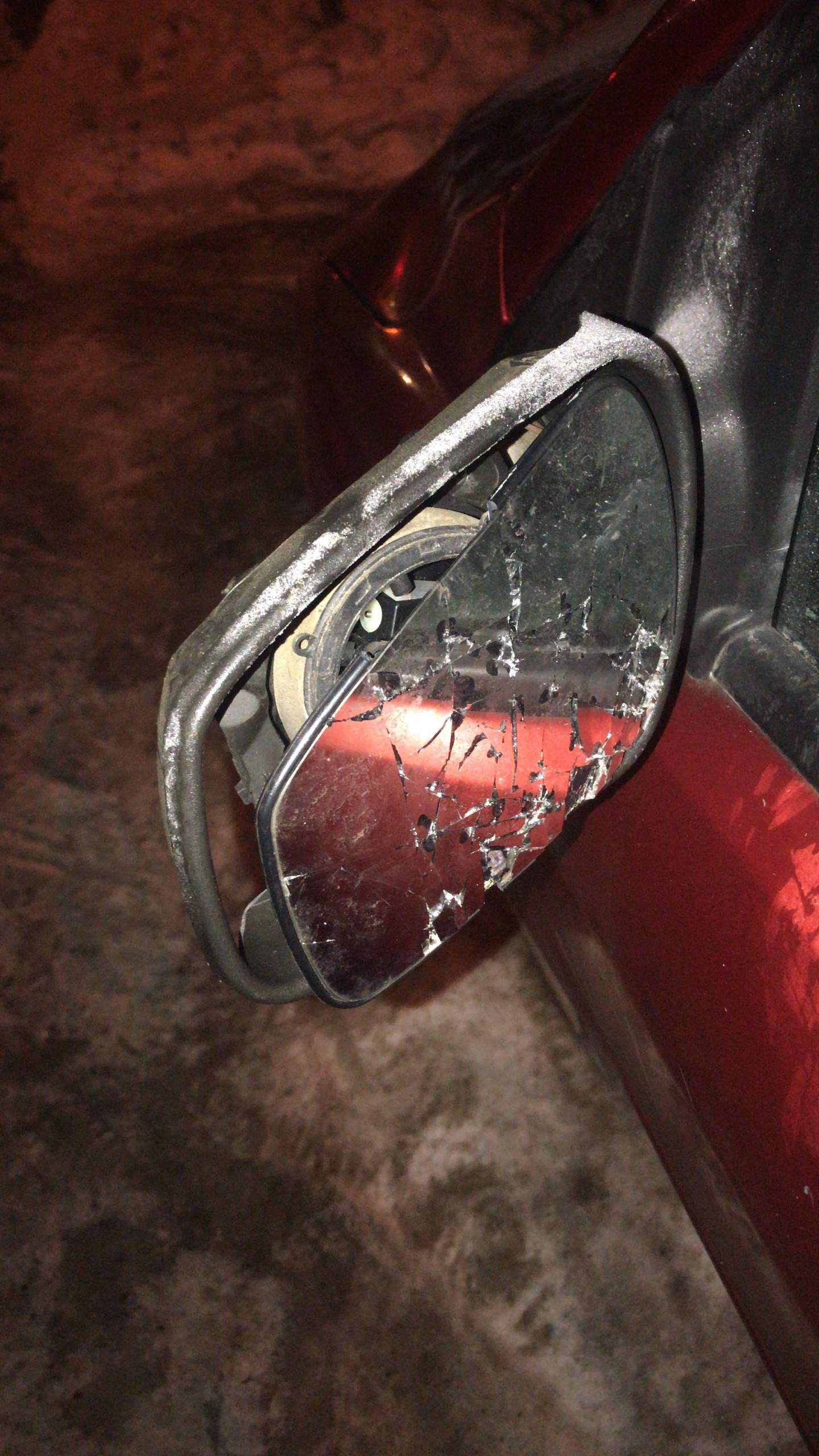 Fahrerseite Außenspiegel kaputt durch unfall weiter fahren erlaubt