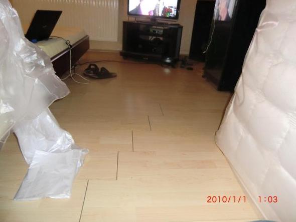 - (Wohnung, Haus, Bau)