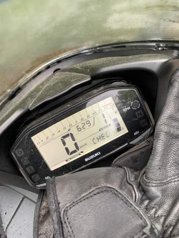 Fehlercode FI/F1 auf dem Mopeddisplay von meiner Suzuki GSXR 125, was könnte das bedeuten?