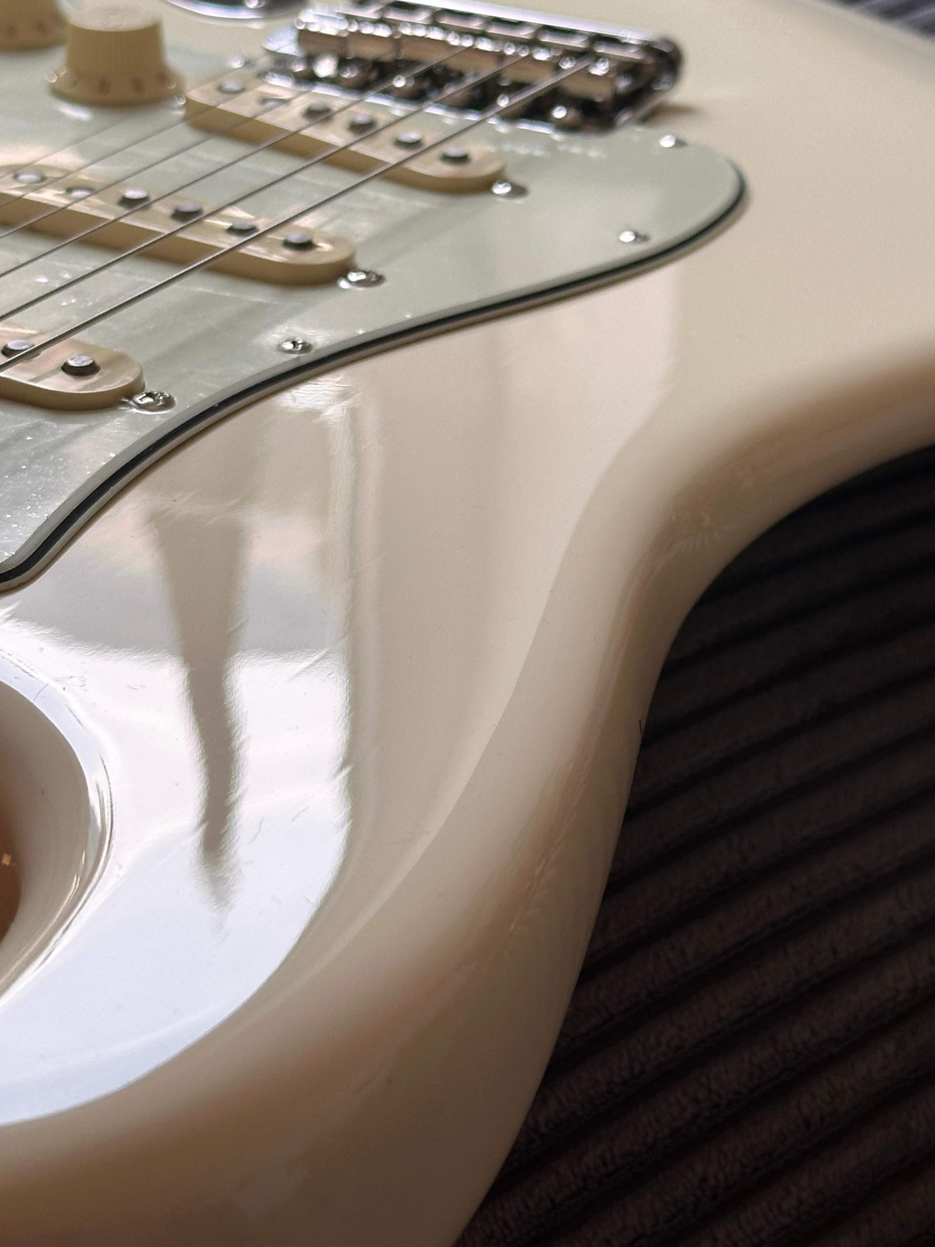 Fender AV2 ist das normal? (Gitarre, Instrument, E-Gitarre)