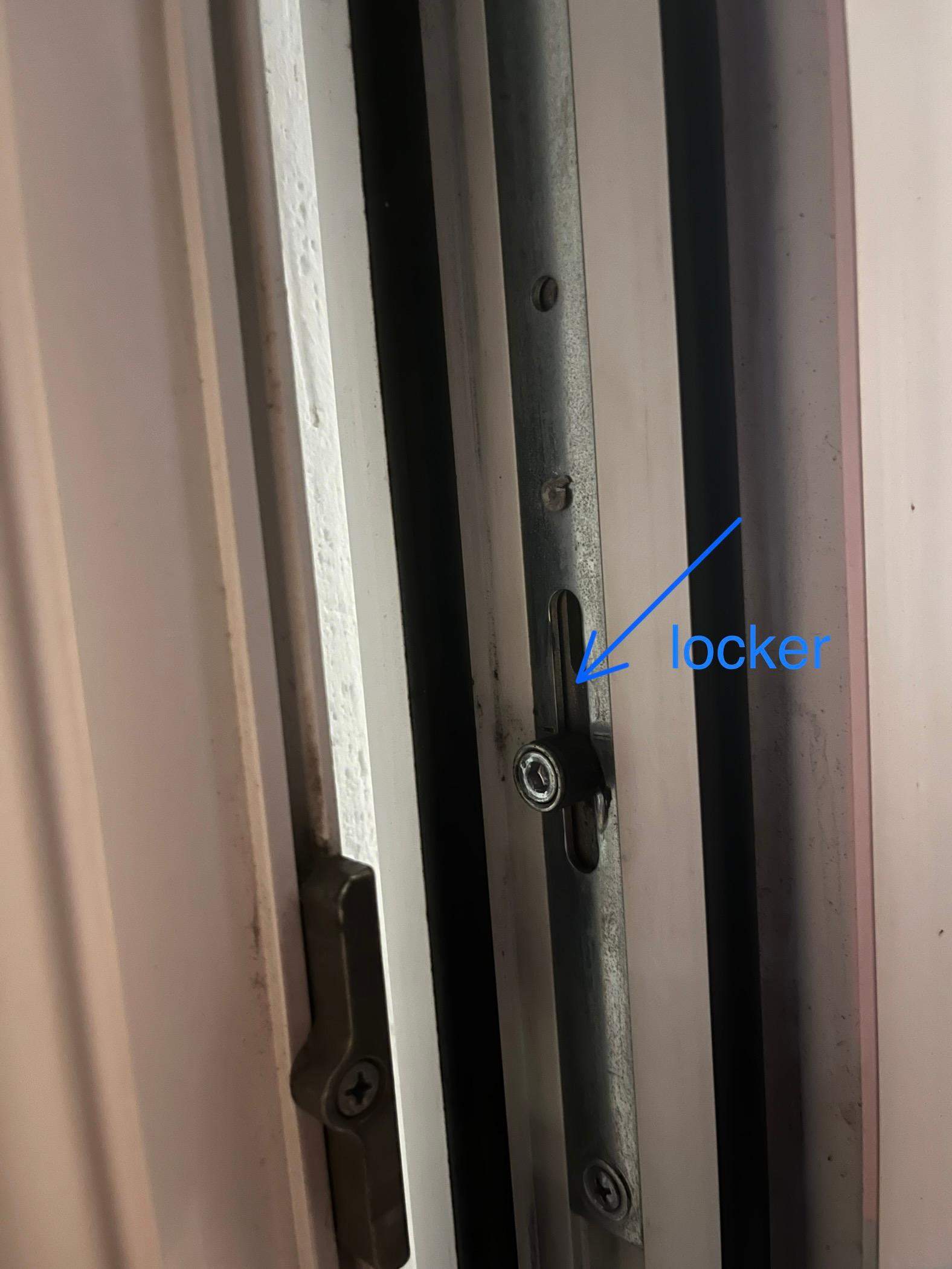 Fensterrahmen klemmt beim schließen, Zapfen schaut raus? (Fenster, reparieren)