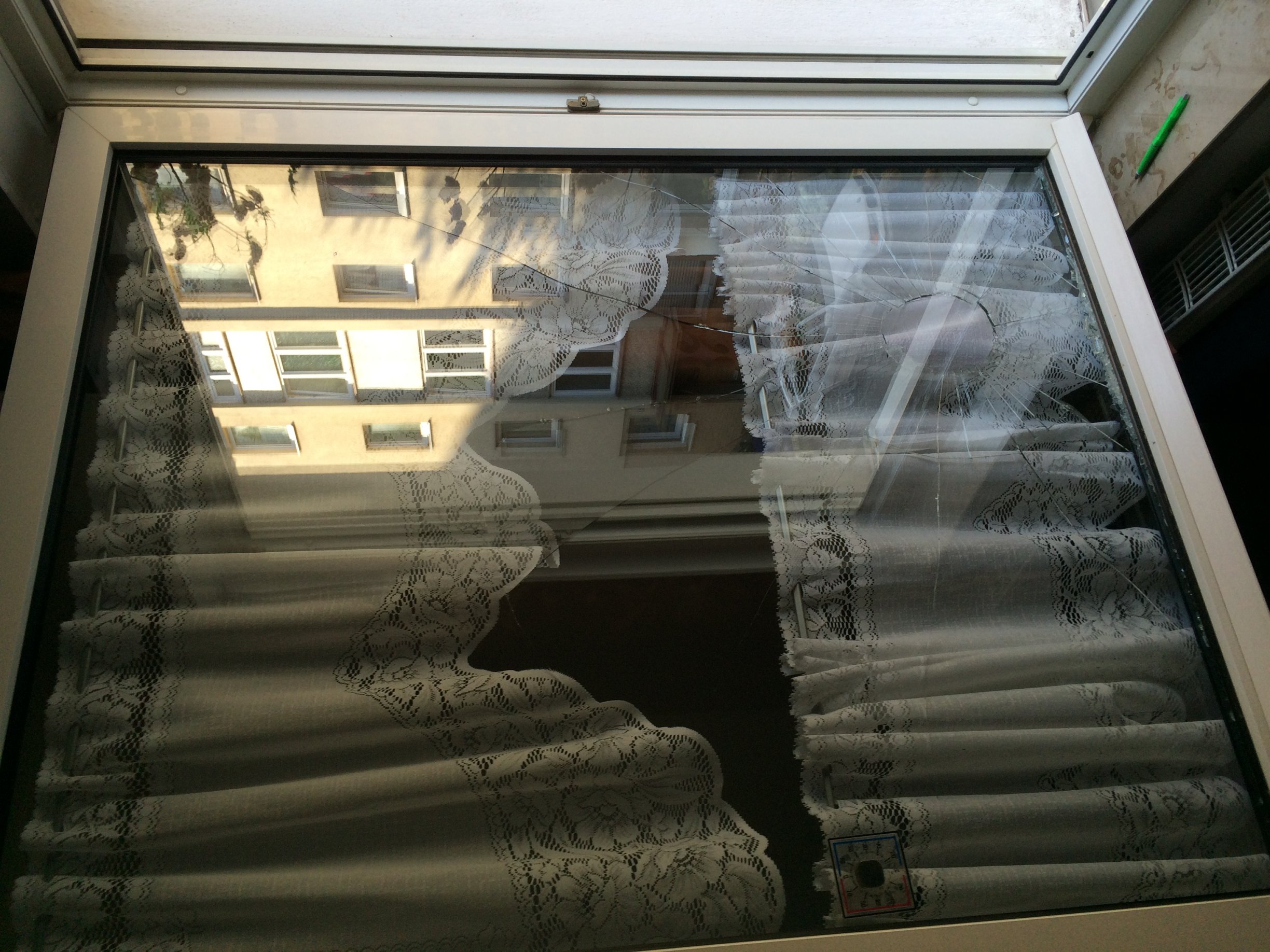 Fensterscheibe Gebrochen Welche Kosten Foto Fenster Zerbrochen