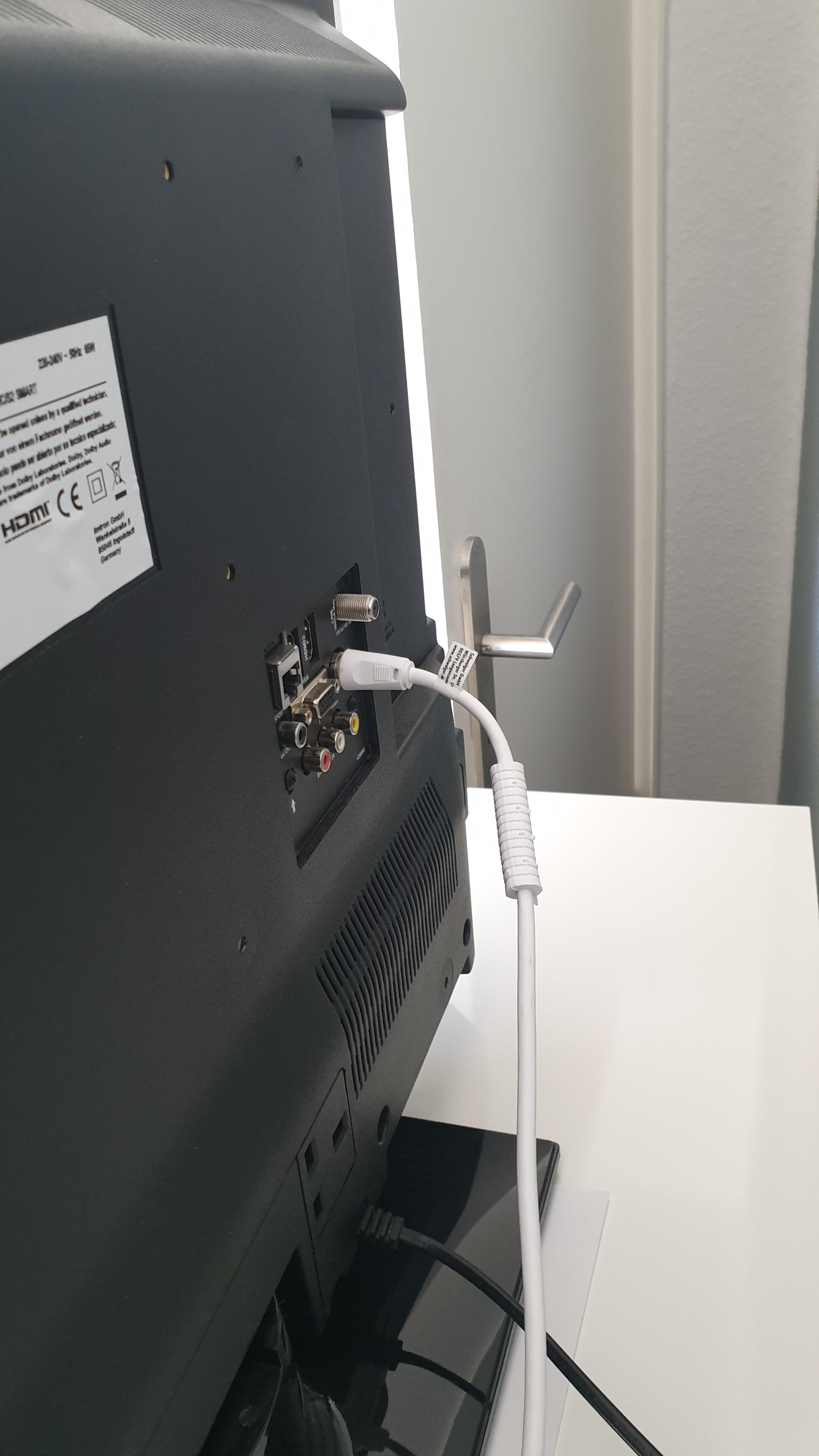 Fernseher Von Alte Wohnung In Neue Technik Technologie Tv