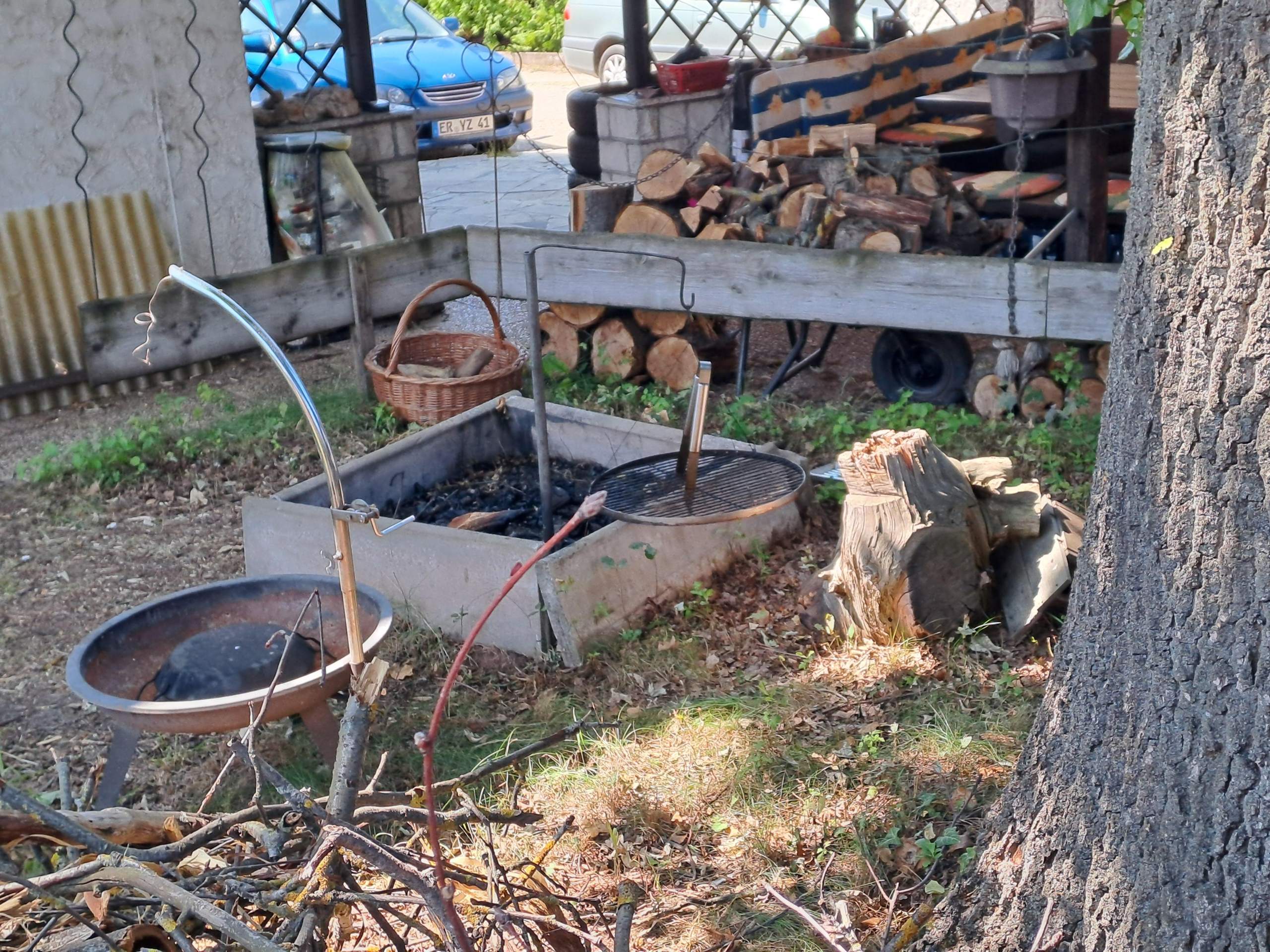 Feuerstelle im Nachbargarten? (Nachbarschaftsrecht)