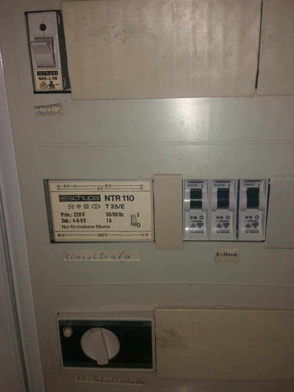 FI fliegt bei Einschalten des HD Reinigers raus? (Strom, Elektriker, FehlerstromSchutzschalter)