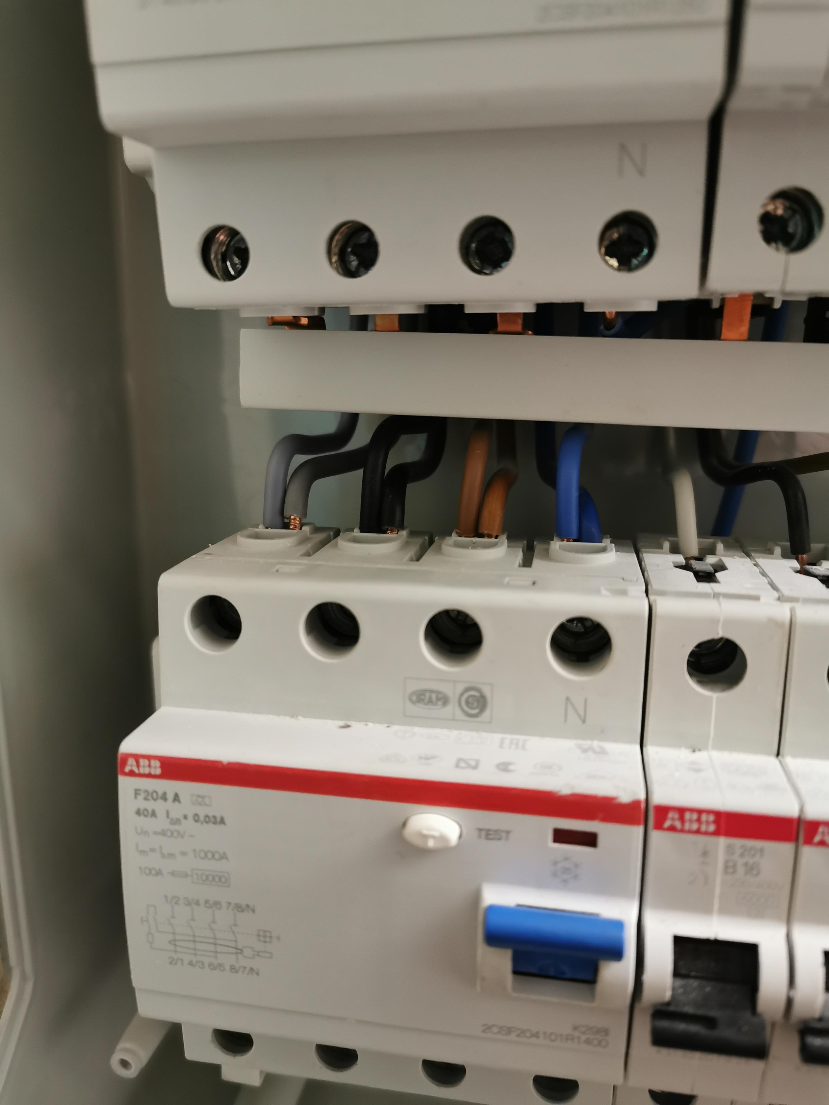 Fi Schutzschalter Fliegt Raus Beide Technik Technologie Strom