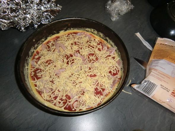 Pizza belegt - (Frauen, Männer, Essen)