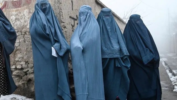 Findet ihr auch dass Frauen im Burka irgendwie gruselig aussehen?
