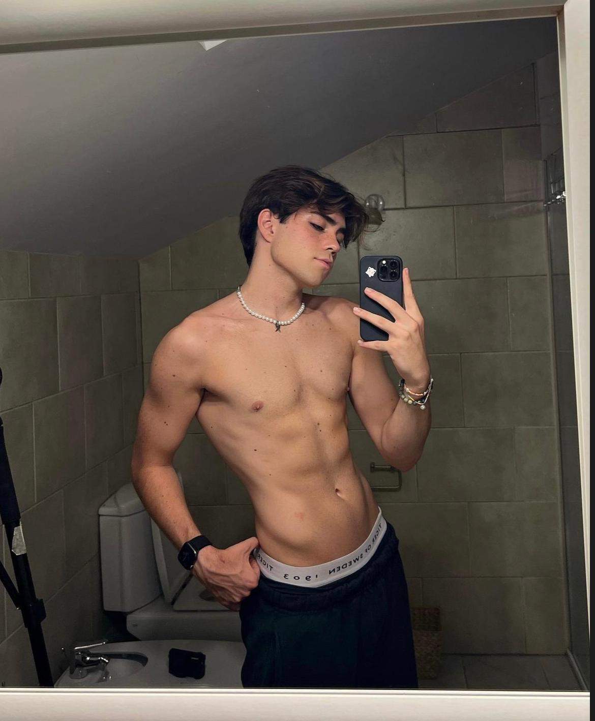 Findet ihr Benji Krol attraktiv? (Männer, Attraktivität, Hot)