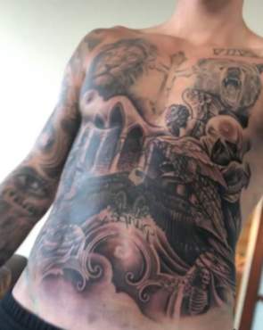 Findet Ihr Das Hubsch Wie Justin Bieber Seinen Oberkorper Tattowiert Hat Was Ist Eure Meinung So Bild Tattoo