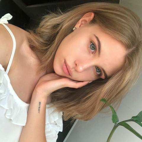 - (Mädchen, Mode, Umfrage)