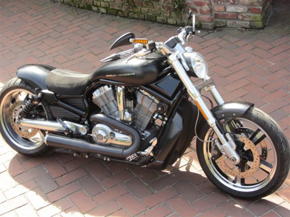 Findet ihr die Harley Davidson Breakout oder V-Rod Muscle besser?
