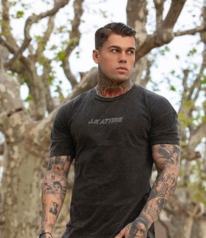 Sind Tattoos bei Männern attraktiv?