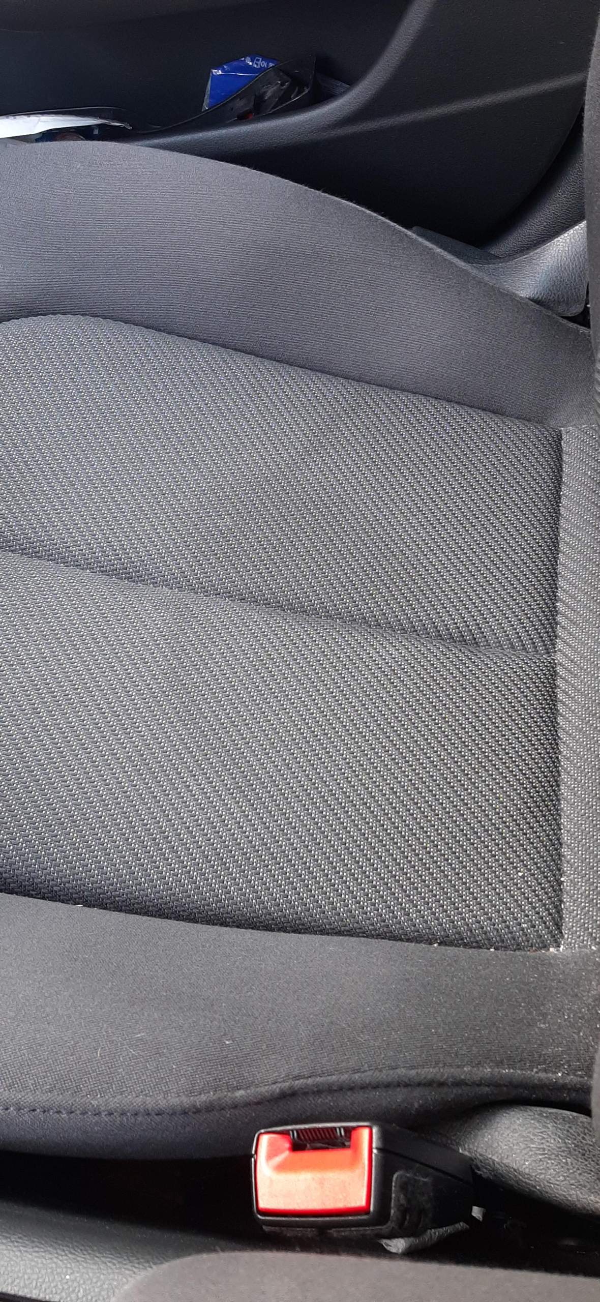 Flecken auf dem Autositz entfernen? (Auto, Haushalt, Reinigung)