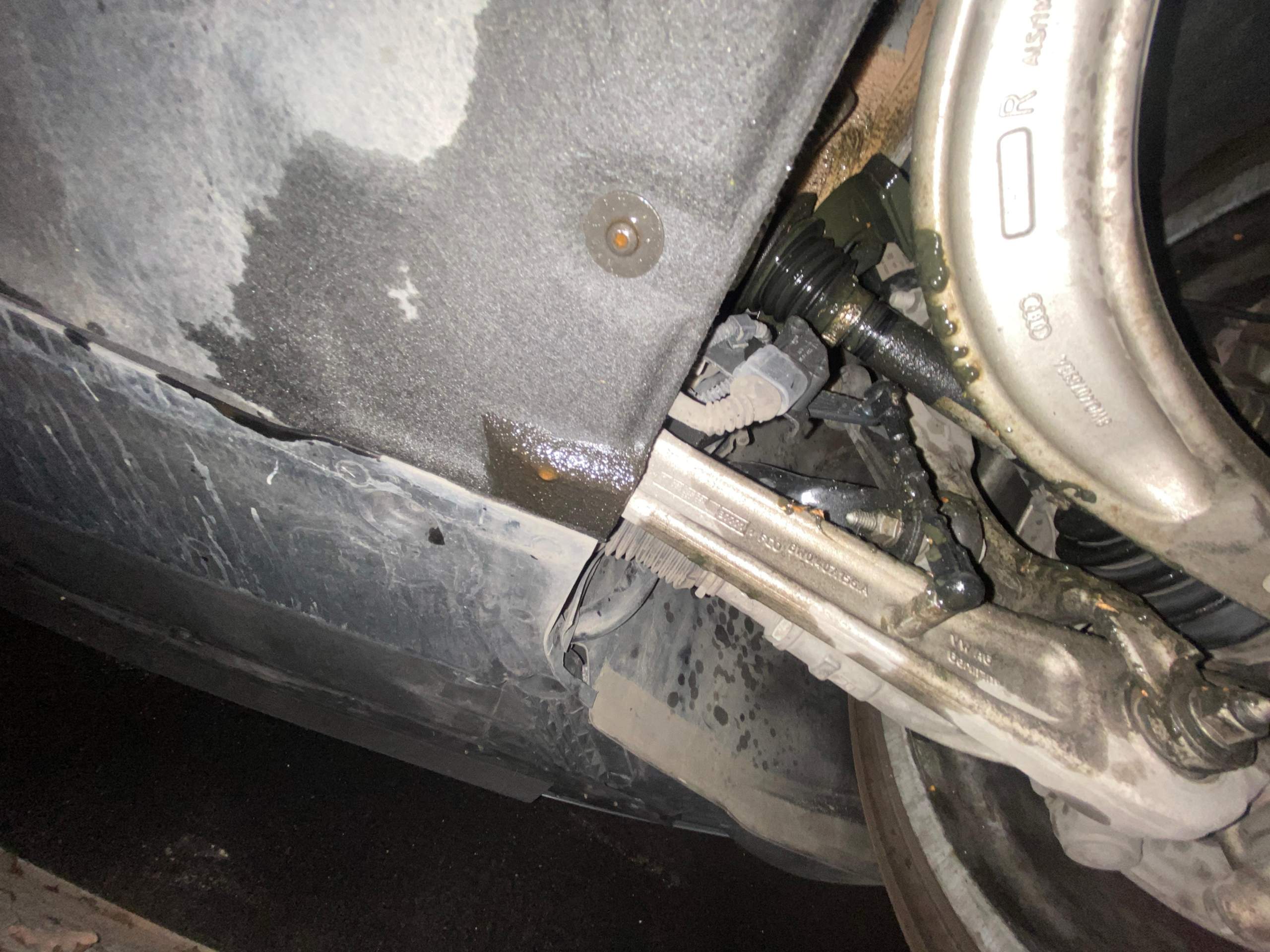 Flüssigkeit tropft bei beiden vorderachsen? (Auto, Auto und Motorrad)
