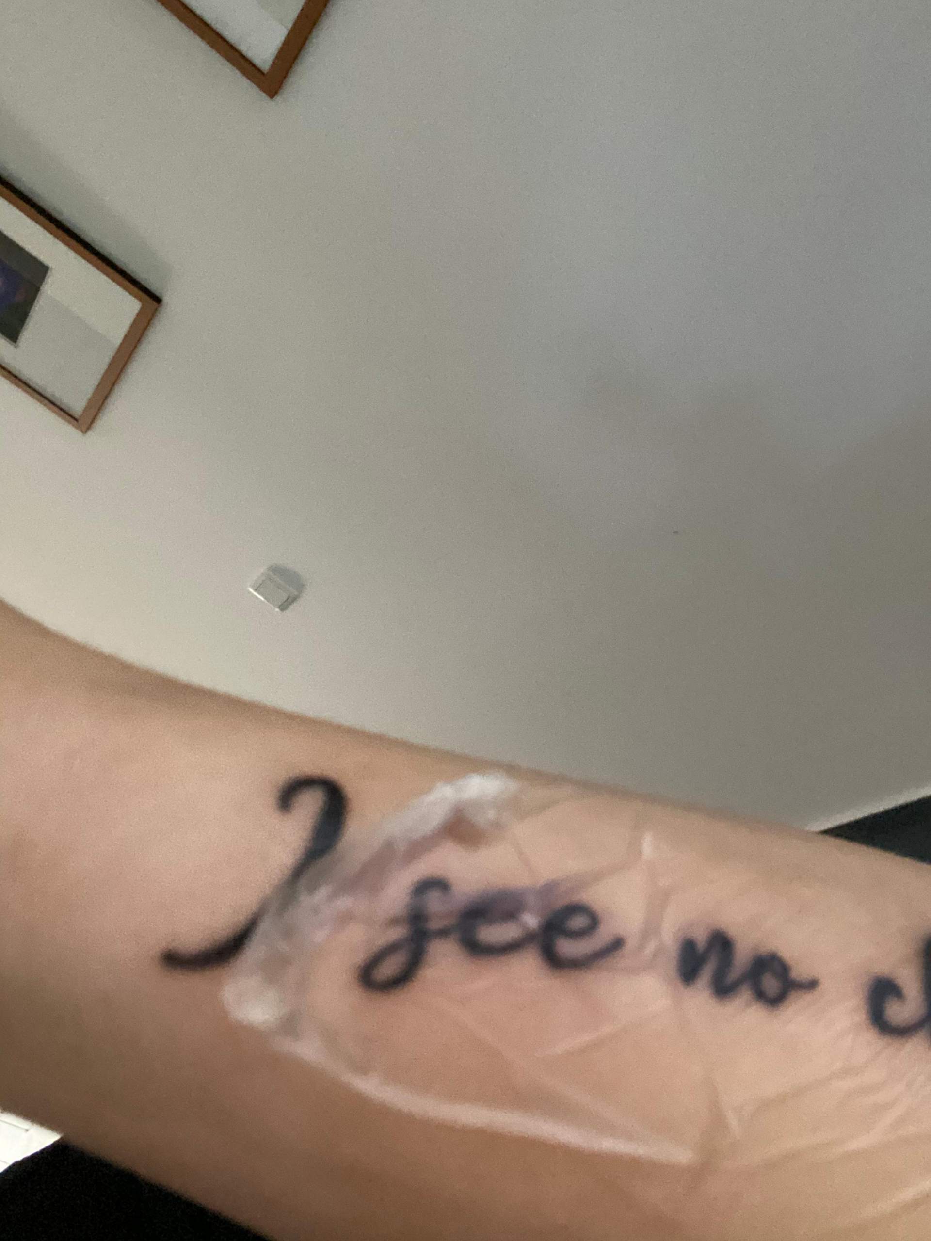 Folie vom tattoo geht ab was sollte ich tun?