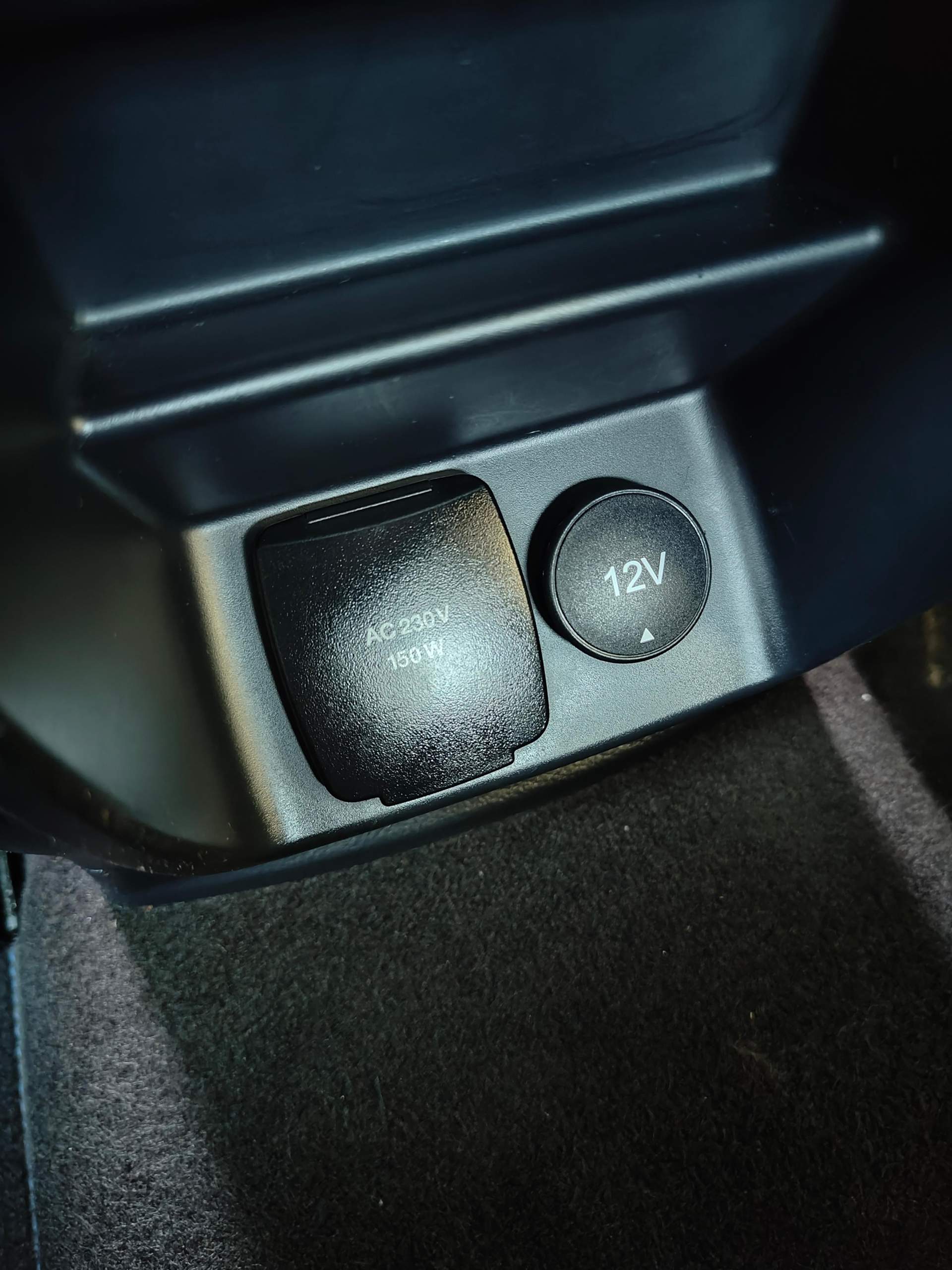 Ford Ranger 230V Steckdose einschalten? (Adapter)