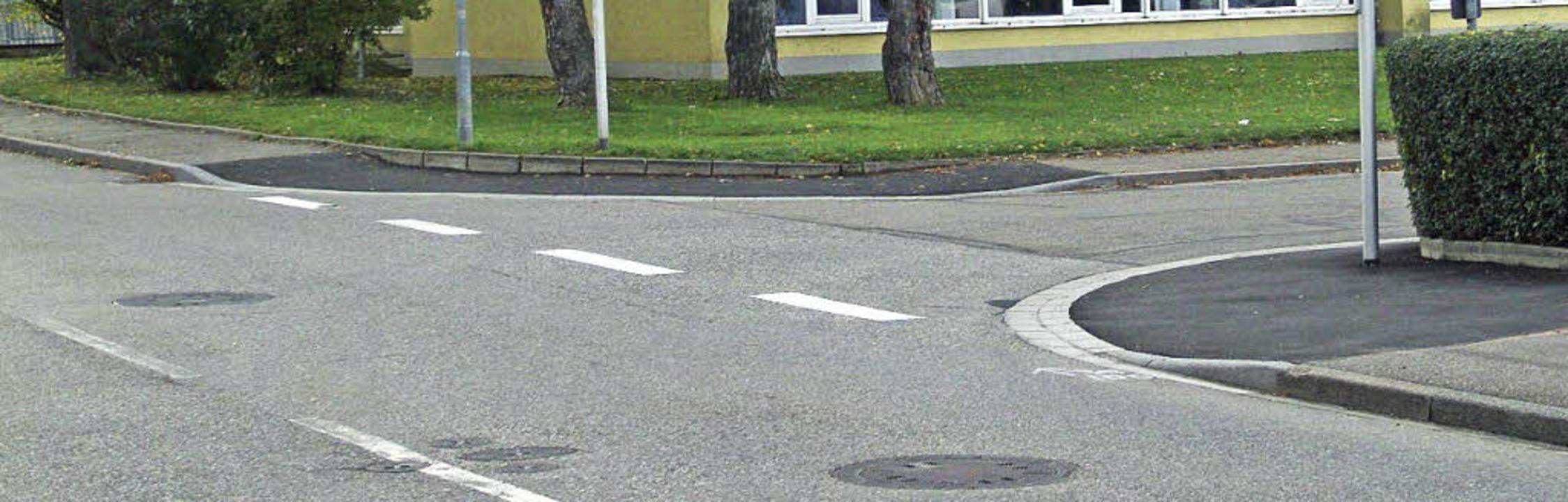 Frage zum abgesenkten Bordstein ( Führerschein )? (Auto, Fahrschule, Verkehr)