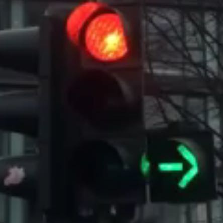 Frage Zum Elektronischen Grunpfeilschild Durfen Rechtsabbieger Auch Rechts Abbiegen Wenn Die Grune Ampel Mit Dem Pfeil Nicht Aufleuchtet Sondern Die Deutschland Auto Und Motorrad Strassenverkehr