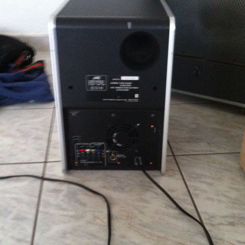 Hinten - (Subwoofer)