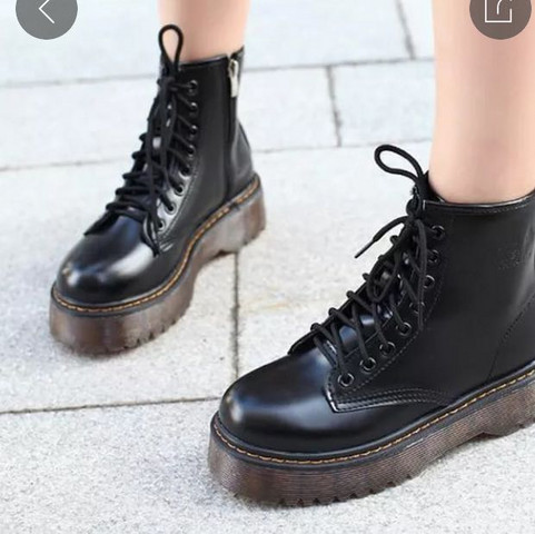 Schwarze Stiefel mit hohem Boden  - (Schule, Frauen, Jungs)