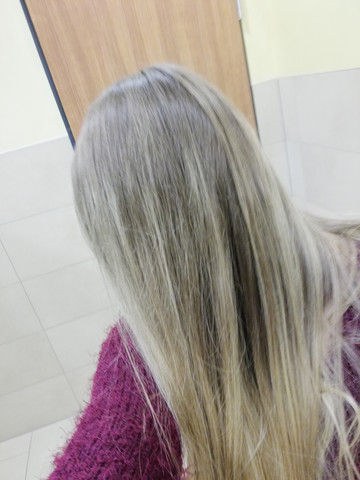 - (Beauty, Friseur, Haarfarbe)
