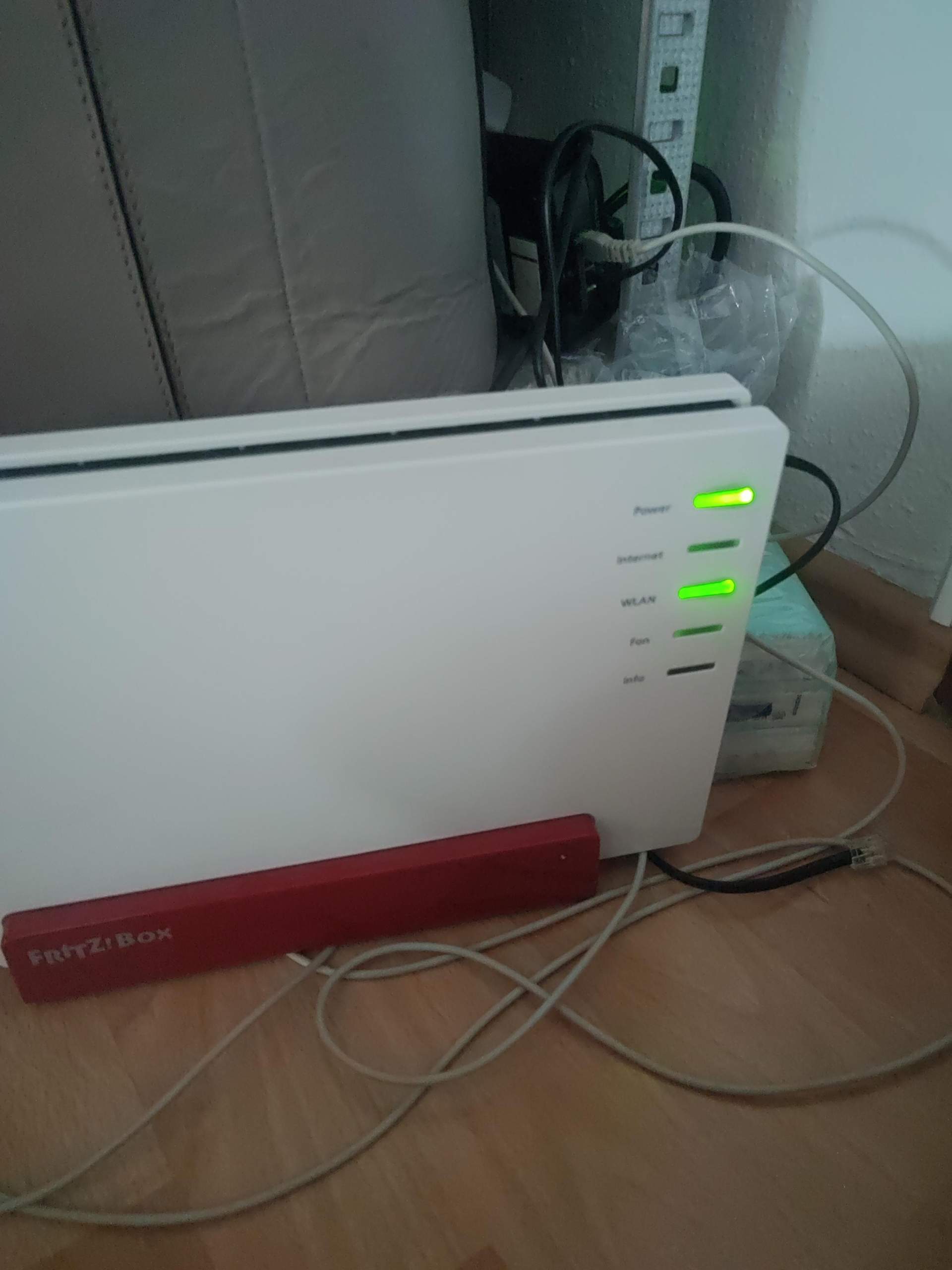 Fritzbox Power Zeichen blinkt? (Internet, WLAN, Netzwerk)