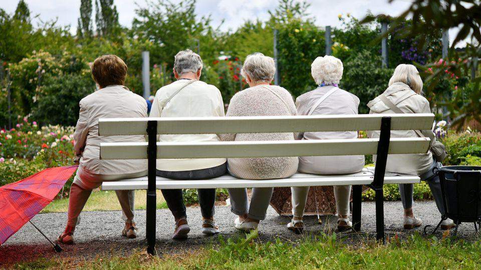 Wunderbar Renteneintrittsalter Frauen Fruher Bild