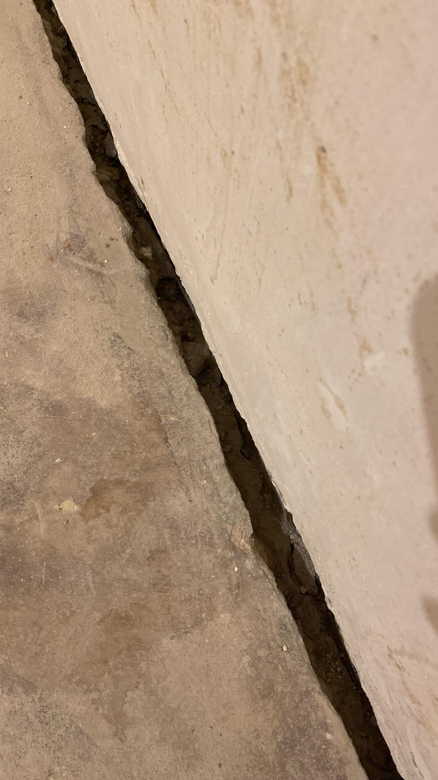 Fuge zwischen Estrich und Wand füllen? (Haus, Sanierung, fugen) Fuge zwischen Estrich und Wand füllen? (Haus, Sanierung, fugen)