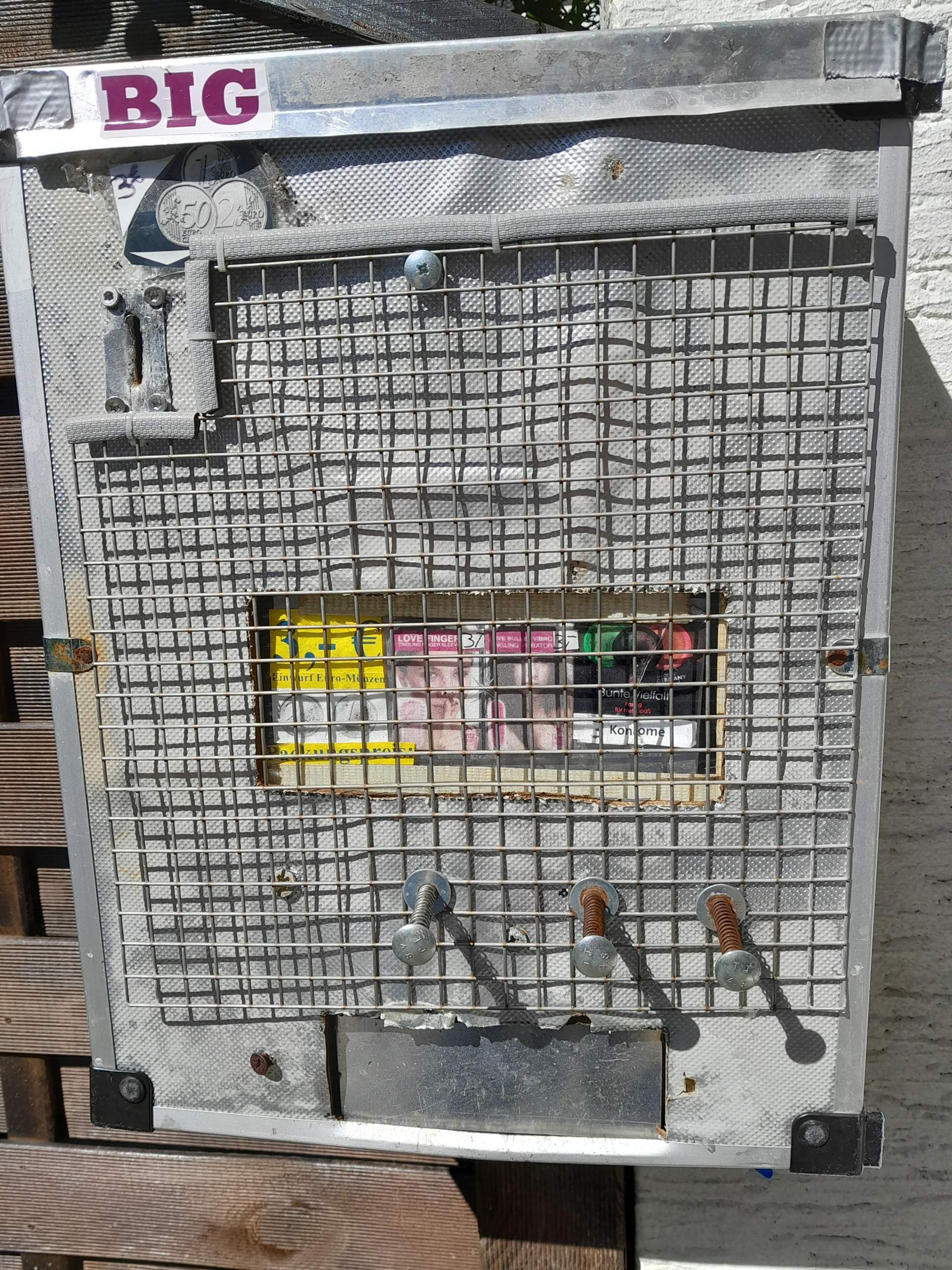 Kondomautomat In Der Nahe Diskretion Verfugbarkeit Und Die Stille Revolution Der Sexuellen Gesundheit