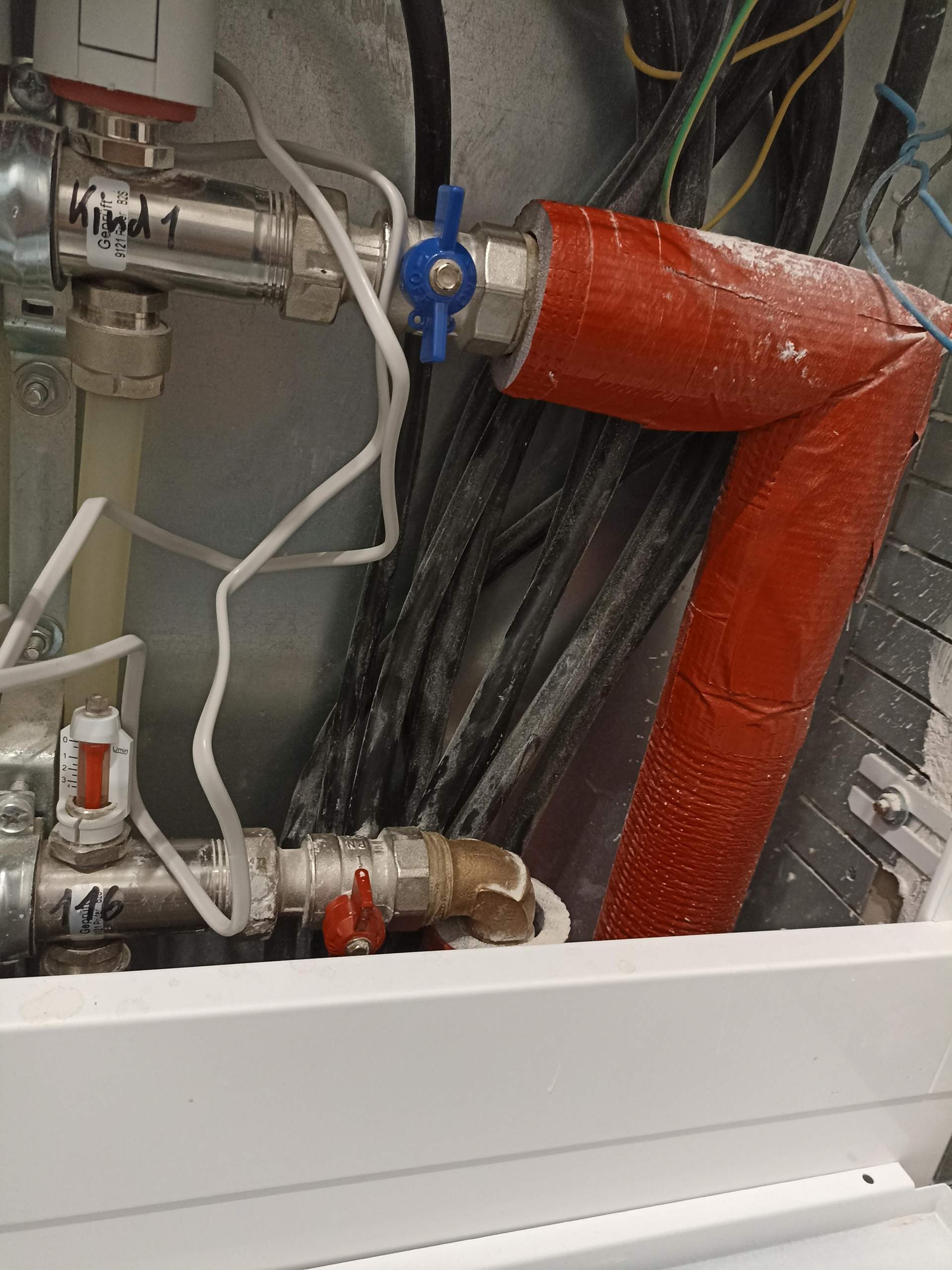 Fußbodenheizung wird nicht warm? (Heizung, Klempner) Fußbodenheizung wird nicht warm? (Heizung, Klempner)