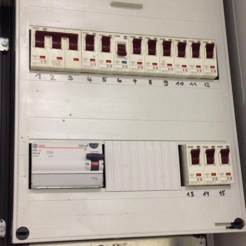 Gaaanz schnelle antwort bitte. Sicherung draußen, welchen schalter ...