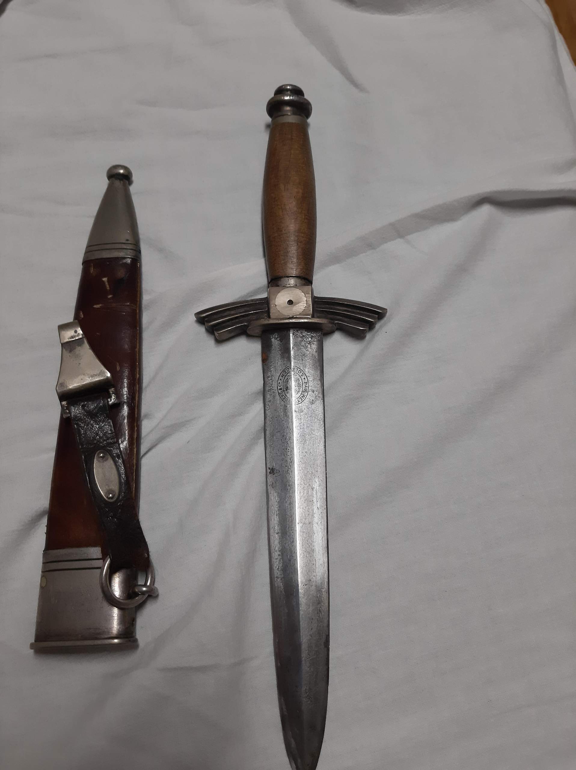 Gab es diesen Dolch so? (sammeln Drittes Reich Wehrmacht) Gab es diesen Dolch so? (sammeln Drittes Reich Wehrmacht)