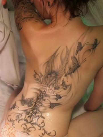Tattoos schöne frauen rücken für Engel Tattoo