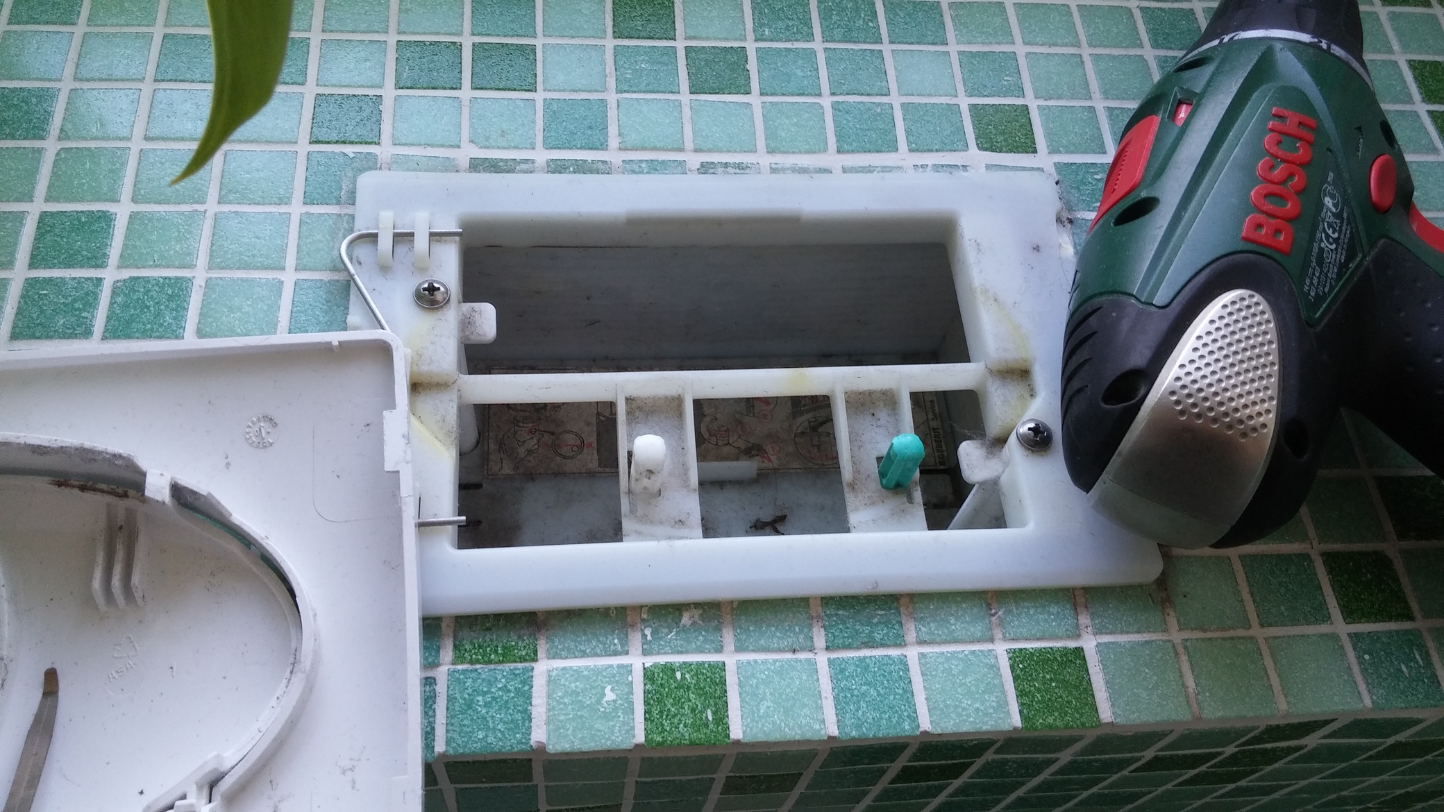 Geberit Up Spulkasten Schliesst Ab Und An Nicht Bei Grossem Geschaft Erst Bei Taste Kleines Gesch Toilette Spuelung Spuelkasten