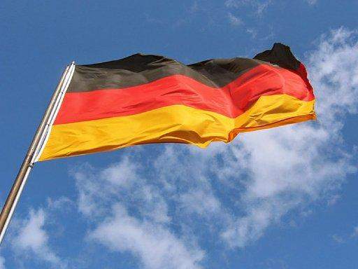 https://images.gutefrage.net/media/fragen/bilder/gefaellt-ihnen-auch-die-deutschlandflagge/0_big.jpg?v=1689440714000