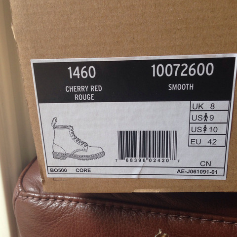 Unterschiedliche Etiketten - (Schuhe, Fälschung, Dr Martens)