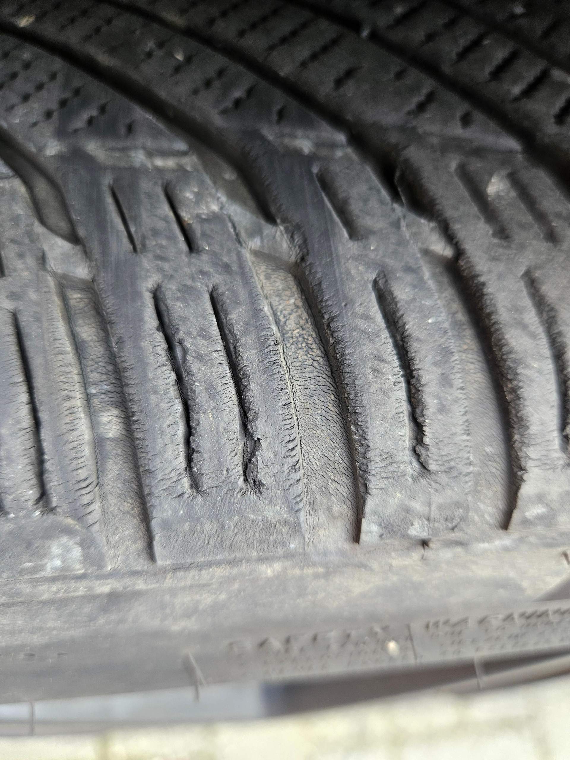 Gefälschter Tüv betrug vom Händler? (TÜV, Reifen, Autoreifen)