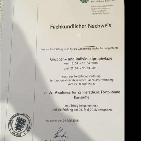 Zahnarzthelferin Prophylaxe Gehalt . Die Umschulung Zur Zahnarzthelferin Führt Ebenso Wie Die Klassische Berufsausbildung, Die In Dualer Form Stattfindet, Zum Berufsabschluss Als Zahnmedizinische/R Fachangestellte/R.