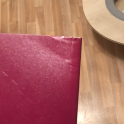 Hier sieht man den geknitterten Einband - (Reisepass, Pass, beschädigt)