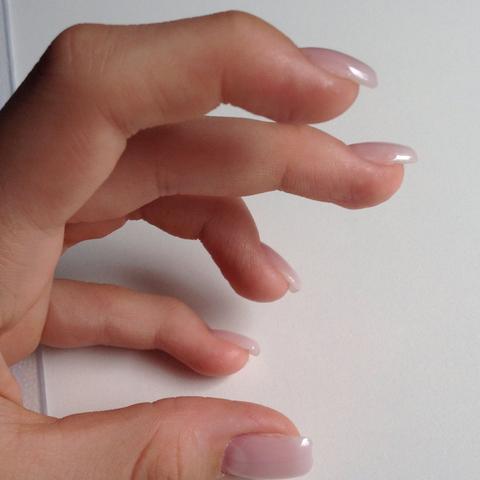 Ich weiß, meine Finger schauen sehr komisch aus auf dem Bild ;)  - (Nägel, Gelnägel, Nagelstudio)