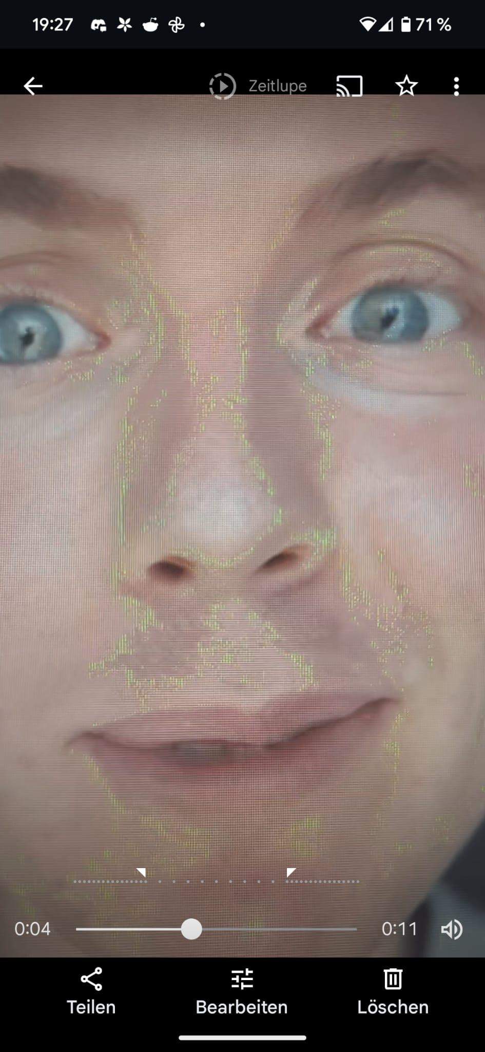 Gelbe Fragmente auf Bildschirm. Grafikkarte oder Bildschirm schaden ...