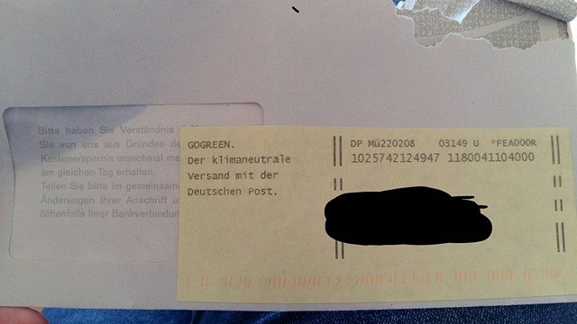 Gelber Aufkleber Auf Briefumschlag Freizeit Wissen Post