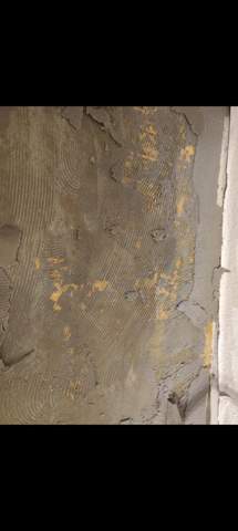 Gelber Boden / Teppich Kleber von vor ca 40 Jahren?