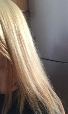 Gelbstich Aus Blondiertem Hast Entfernen Friseur Haarfarbe Blondierung